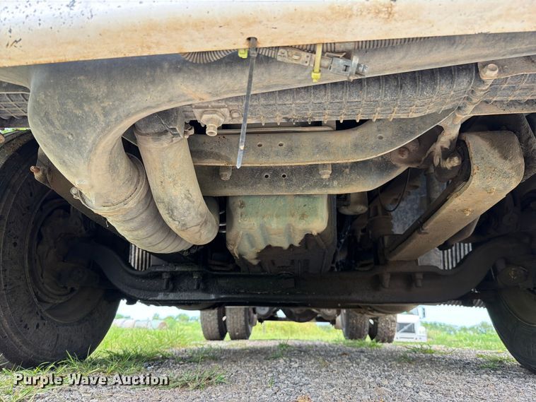 image for item EO8684 2004 Volvo Truck VNM semi truck