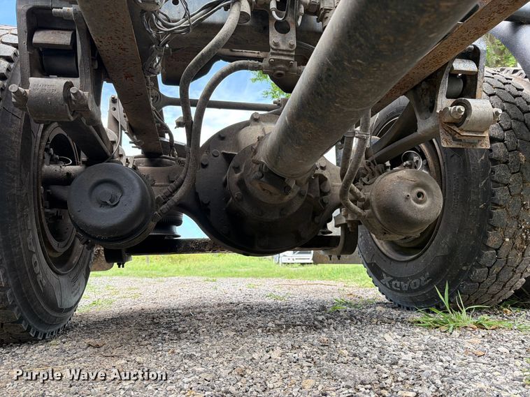 image for item EO8684 2004 Volvo Truck VNM semi truck