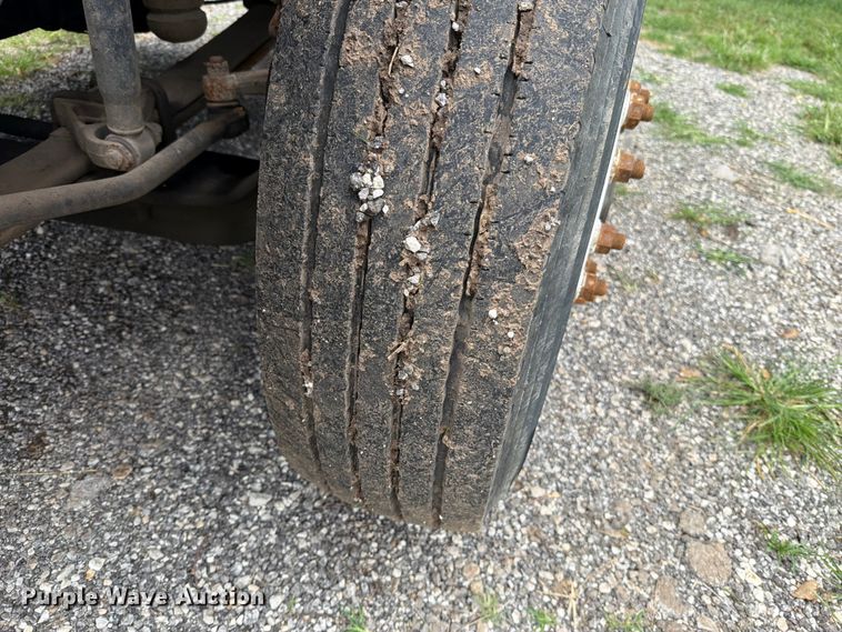 image for item EO8684 2004 Volvo Truck VNM semi truck