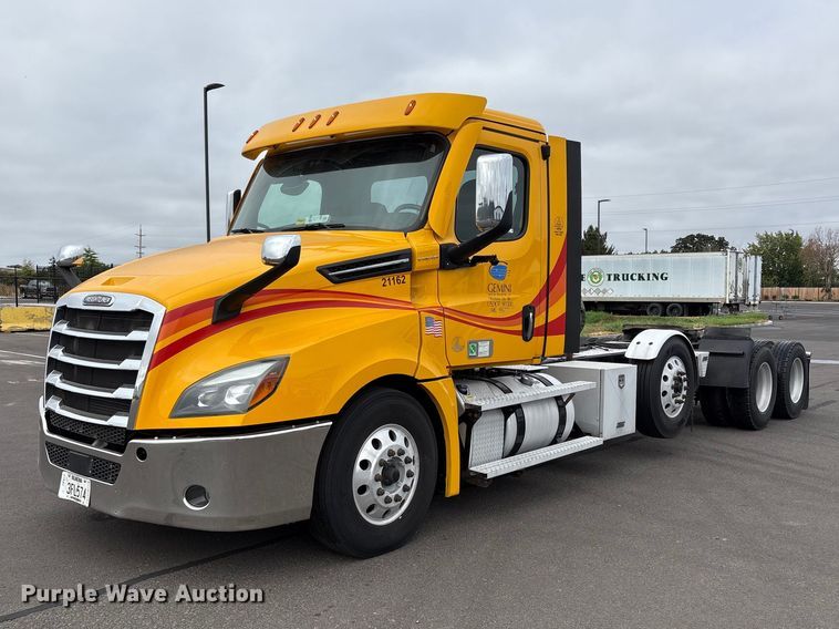 2021 Freightliner Cascadia semi truck