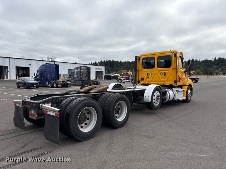 image for item EP3022 2021 Freightliner Cascadia semi truck
