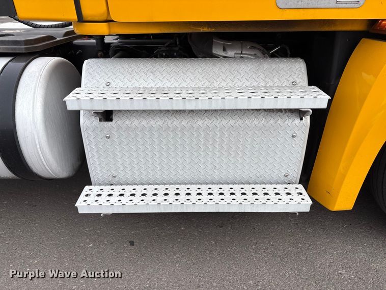 image for item EP3022 2021 Freightliner Cascadia semi truck