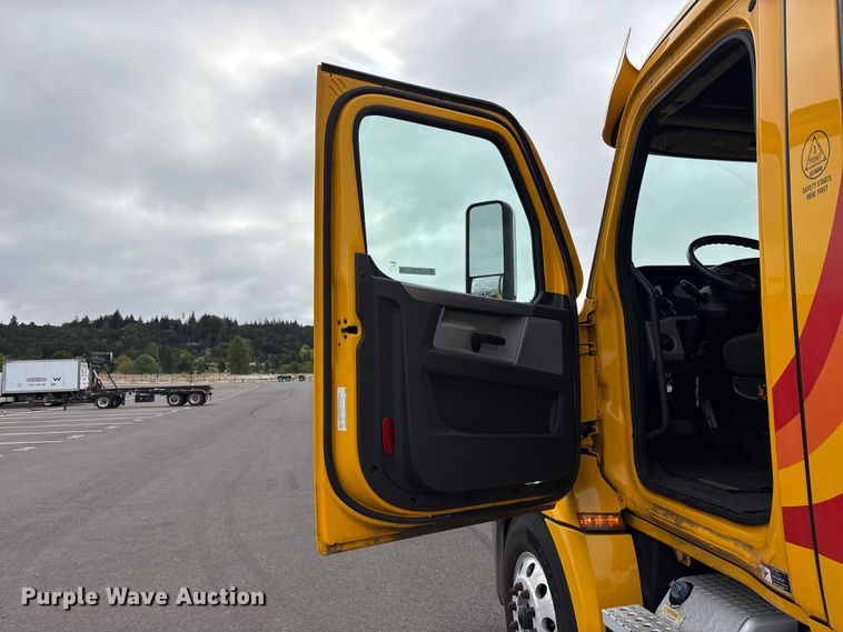 image for item EP3022 2021 Freightliner Cascadia semi truck