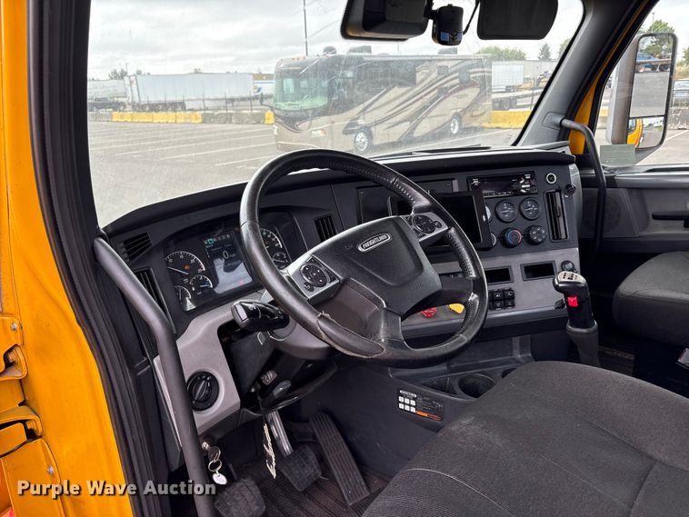image for item EP3022 2021 Freightliner Cascadia semi truck