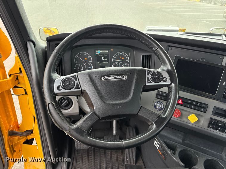 image for item EP3022 2021 Freightliner Cascadia semi truck