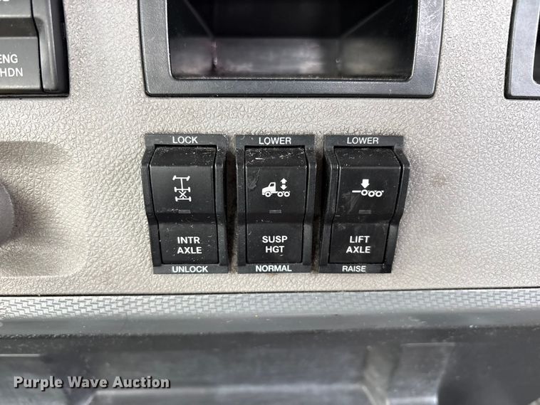 image for item EP3022 2021 Freightliner Cascadia semi truck