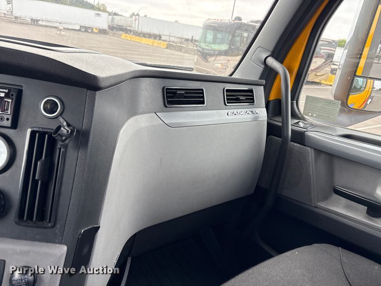 image for item EP3022 2021 Freightliner Cascadia semi truck