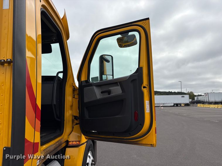image for item EP3022 2021 Freightliner Cascadia semi truck