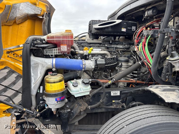 image for item EP3022 2021 Freightliner Cascadia semi truck