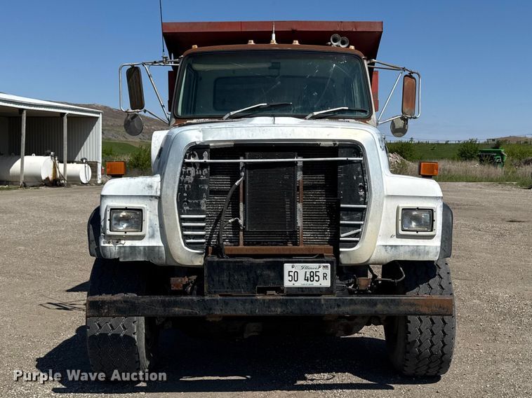 image for item ER0469 1990 Ford LT8000 dump truck