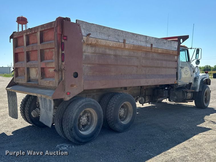 image for item ER0469 1990 Ford LT8000 dump truck