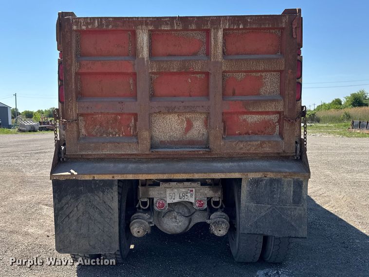 image for item ER0469 1990 Ford LT8000 dump truck