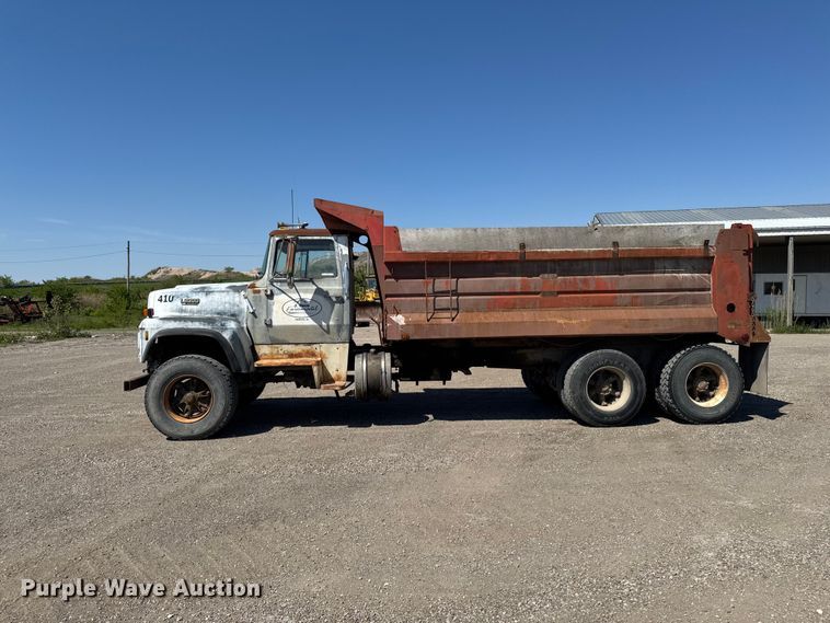 image for item ER0469 1990 Ford LT8000 dump truck