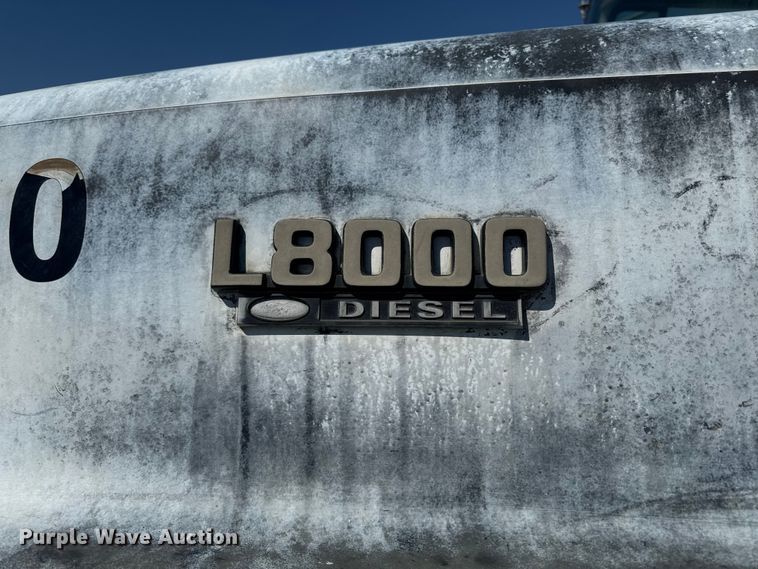 image for item ER0469 1990 Ford LT8000 dump truck