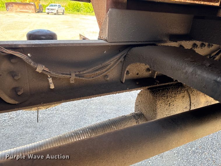 image for item ER0469 1990 Ford LT8000 dump truck