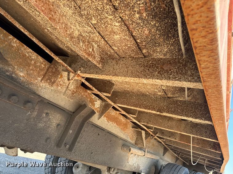 image for item ER0469 1990 Ford LT8000 dump truck