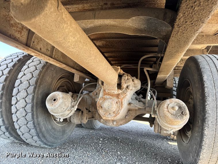 image for item ER0469 1990 Ford LT8000 dump truck
