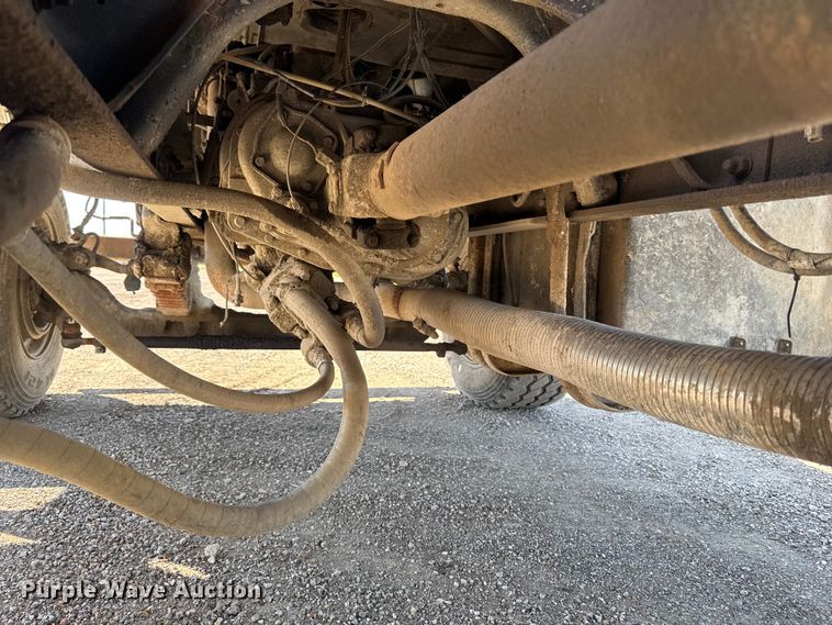 image for item ER0469 1990 Ford LT8000 dump truck