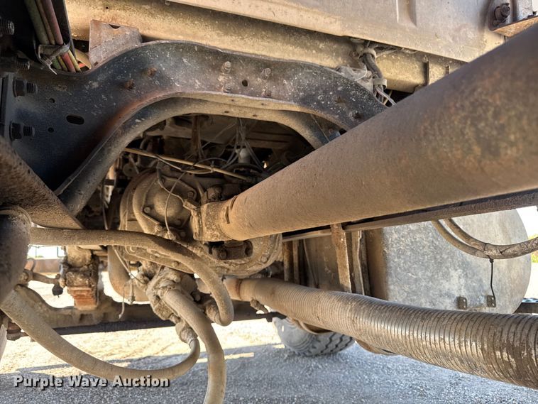 image for item ER0469 1990 Ford LT8000 dump truck