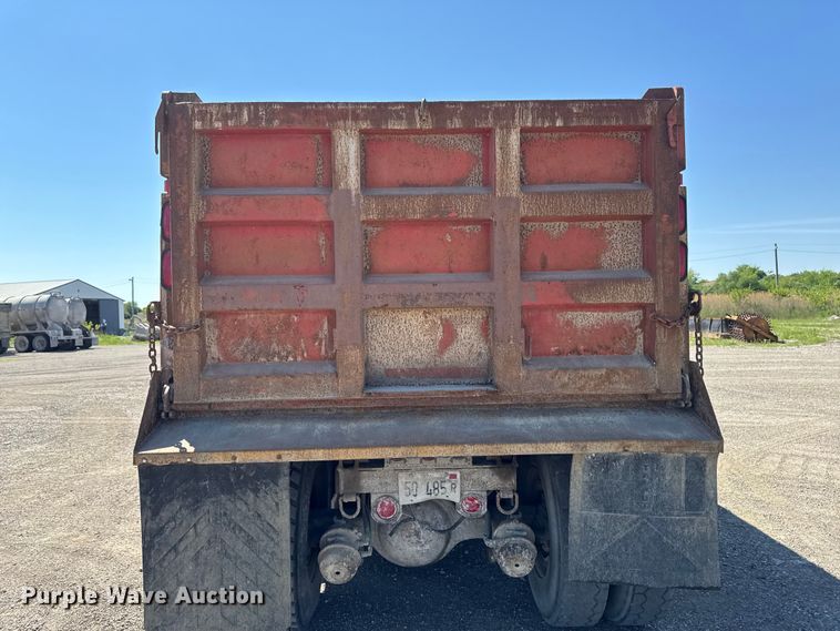 image for item ER0469 1990 Ford LT8000 dump truck