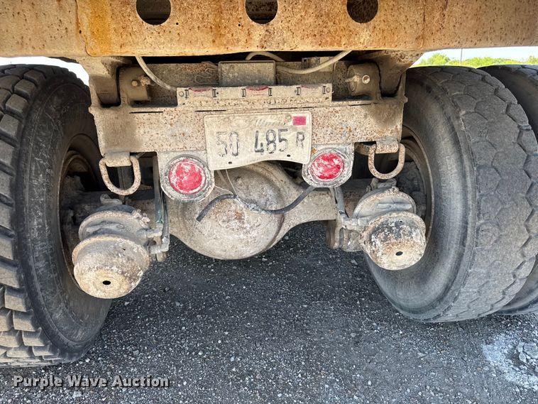 image for item ER0469 1990 Ford LT8000 dump truck