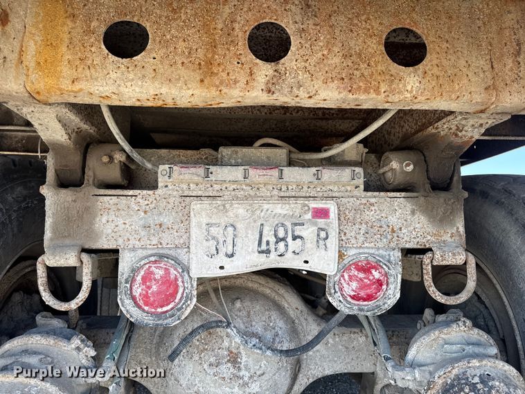 image for item ER0469 1990 Ford LT8000 dump truck