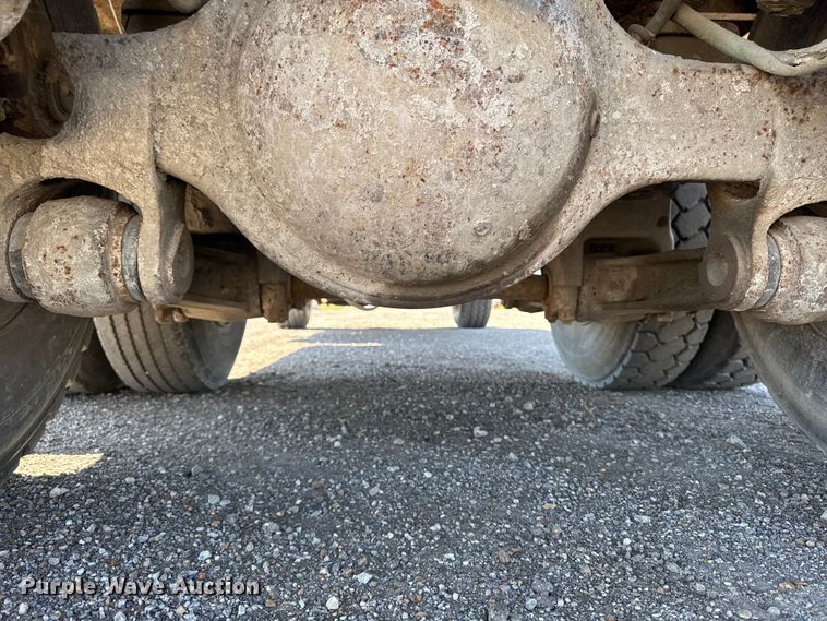 image for item ER0469 1990 Ford LT8000 dump truck