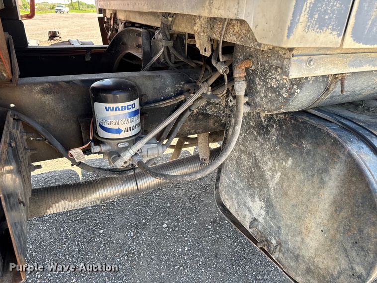 image for item ER0469 1990 Ford LT8000 dump truck
