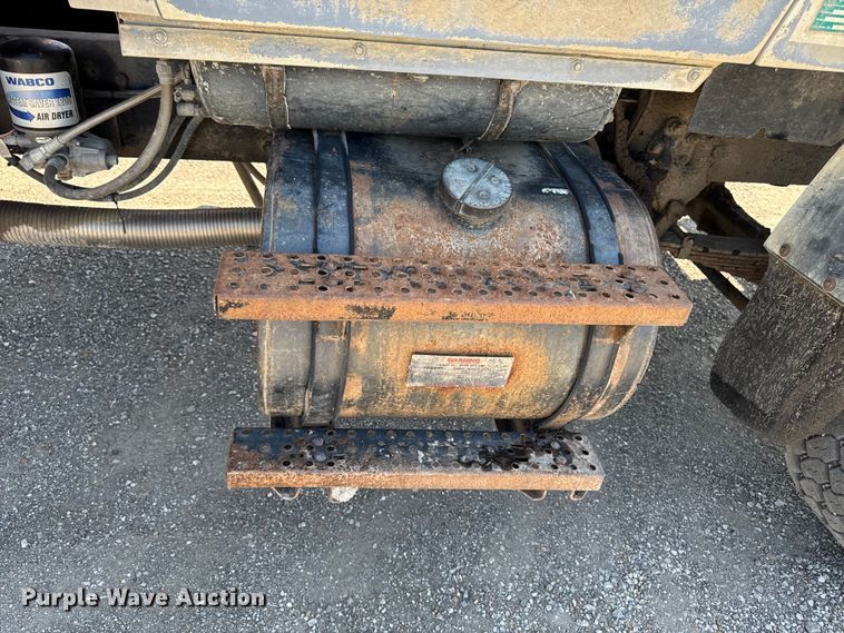 image for item ER0469 1990 Ford LT8000 dump truck