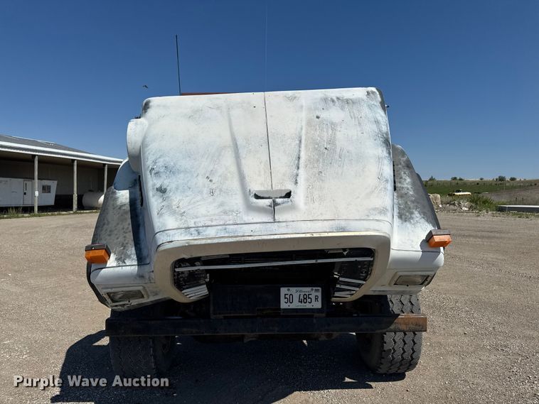 image for item ER0469 1990 Ford LT8000 dump truck
