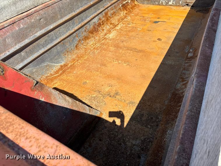 image for item ER0469 1990 Ford LT8000 dump truck