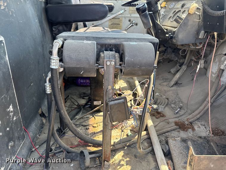 image for item ER0469 1990 Ford LT8000 dump truck