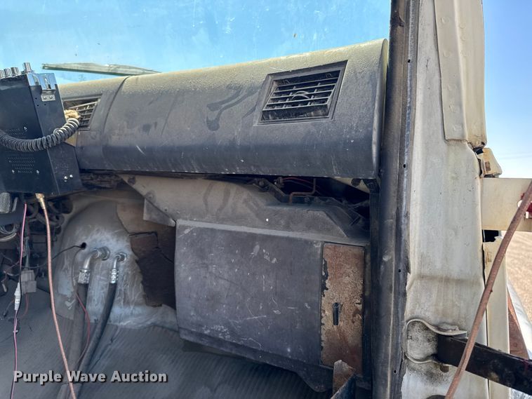 image for item ER0469 1990 Ford LT8000 dump truck