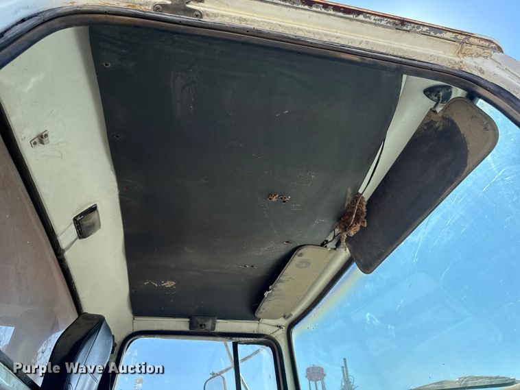 image for item ER0469 1990 Ford LT8000 dump truck