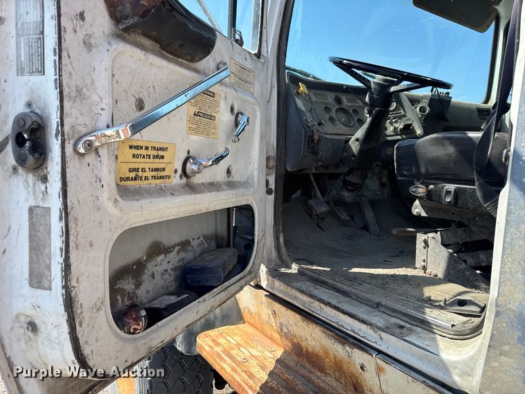 image for item ER0469 1990 Ford LT8000 dump truck