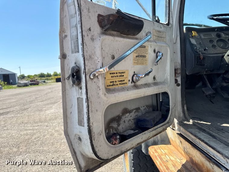image for item ER0469 1990 Ford LT8000 dump truck