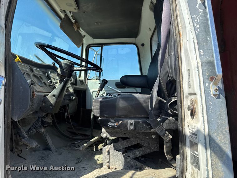 image for item ER0469 1990 Ford LT8000 dump truck