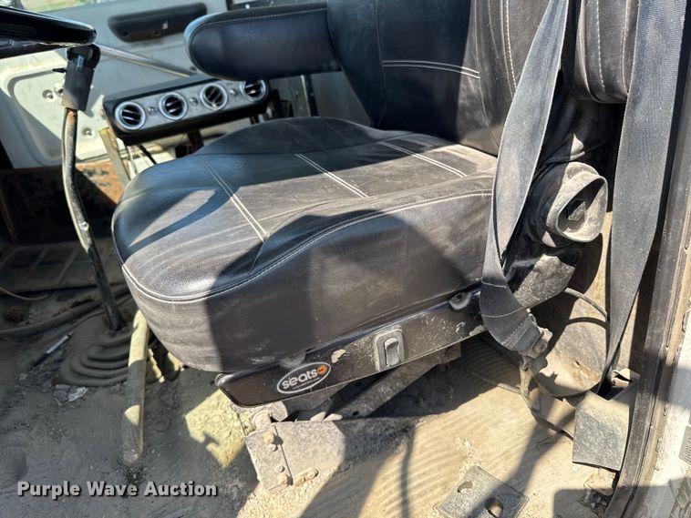 image for item ER0469 1990 Ford LT8000 dump truck
