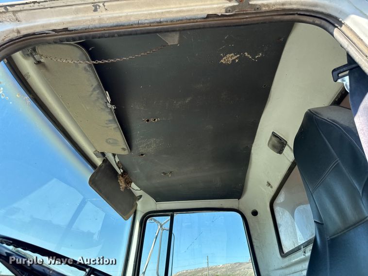 image for item ER0469 1990 Ford LT8000 dump truck