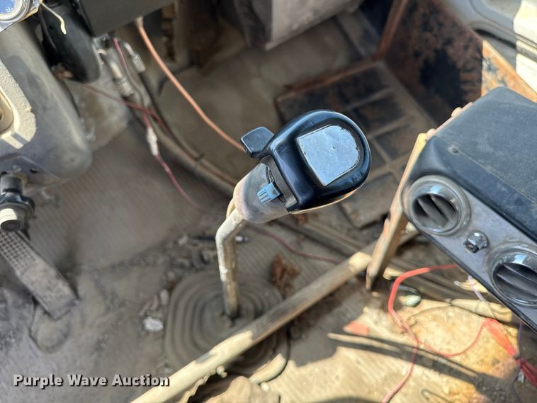 image for item ER0469 1990 Ford LT8000 dump truck