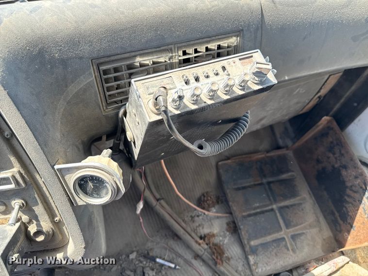 image for item ER0469 1990 Ford LT8000 dump truck