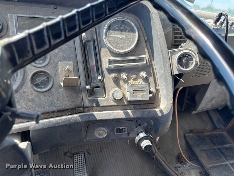 image for item ER0469 1990 Ford LT8000 dump truck