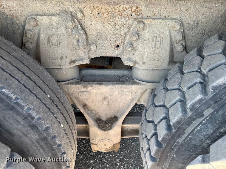 image for item ER0469 1990 Ford LT8000 dump truck