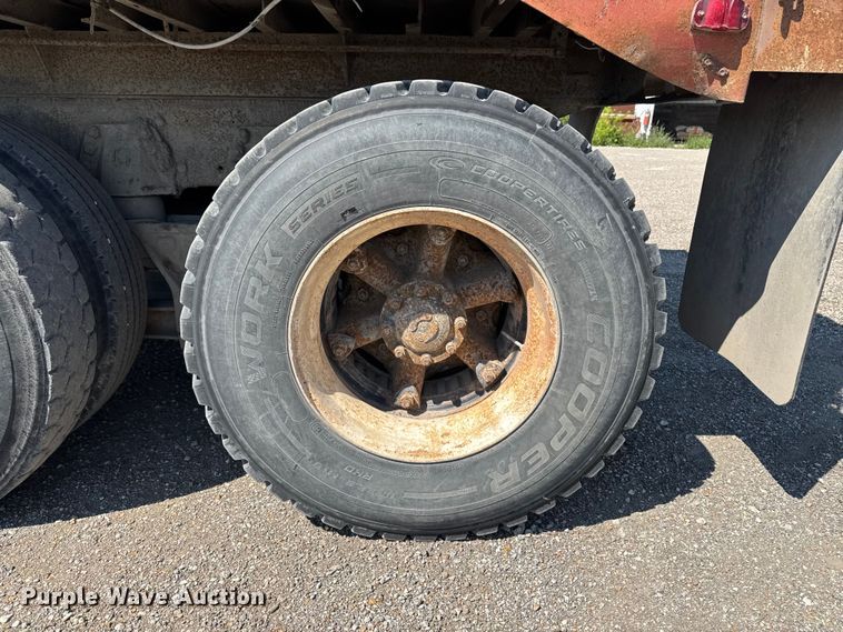 image for item ER0469 1990 Ford LT8000 dump truck
