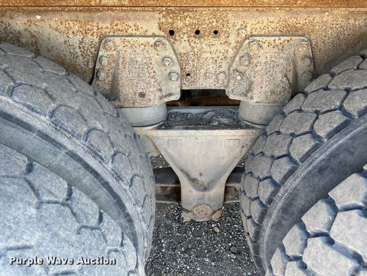image for item ER0469 1990 Ford LT8000 dump truck