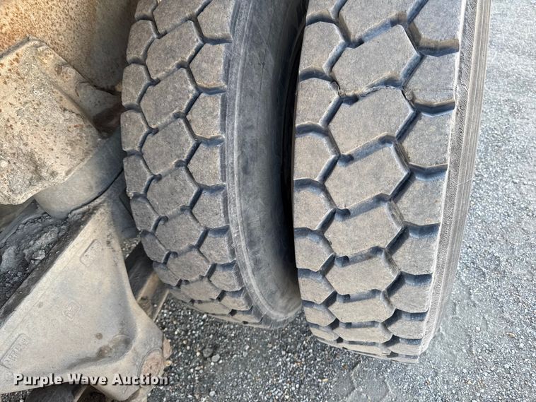 image for item ER0469 1990 Ford LT8000 dump truck