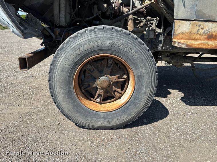 image for item ER0469 1990 Ford LT8000 dump truck