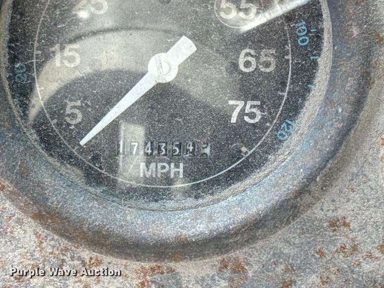 image for item ER0469 1990 Ford LT8000 dump truck