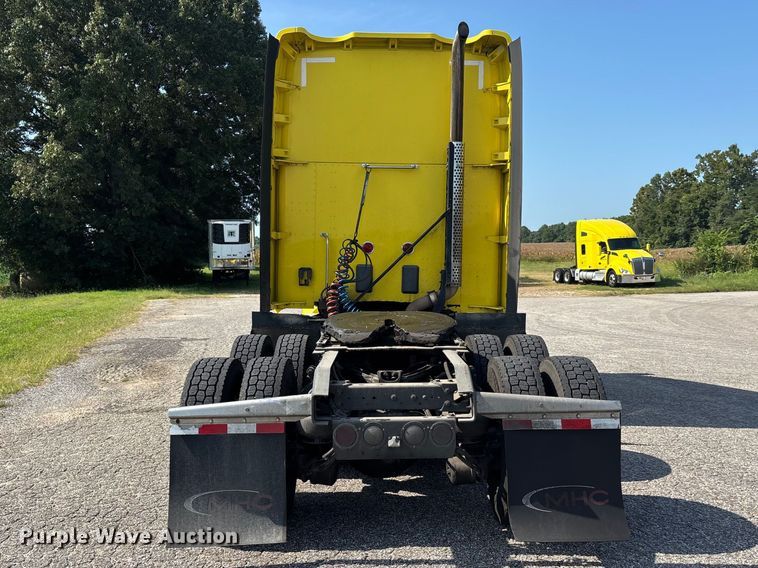 image for item ER3228 2017 Kenworth T680 semi truck