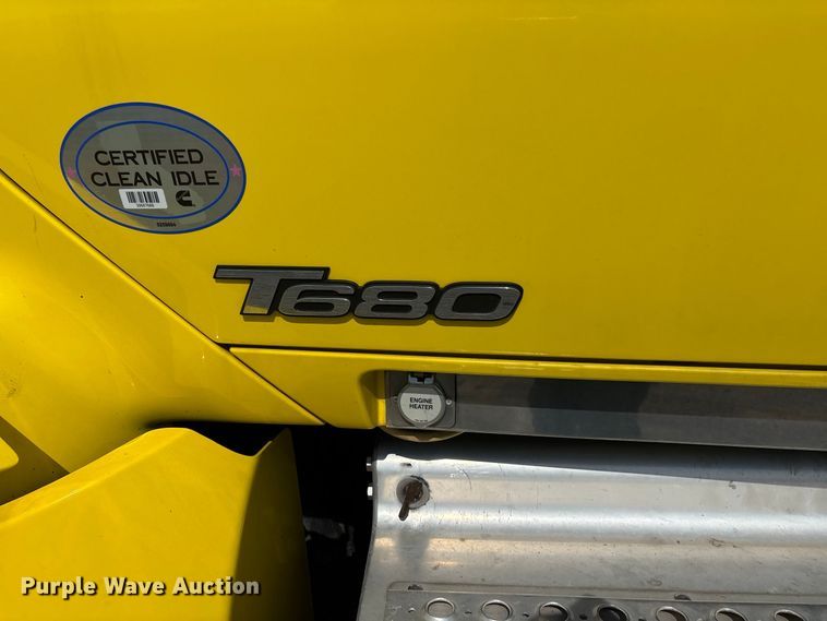 image for item ER3228 2017 Kenworth T680 semi truck